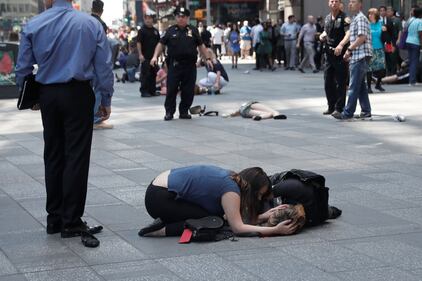Auto travolge i pedoni a Times Square 4