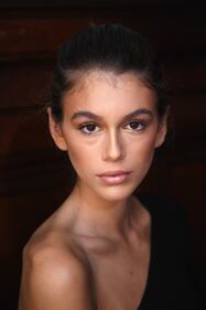 Kaia Gerber: ecco la sexy figlia di Cindy Crawford 11