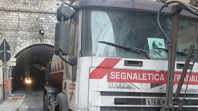 La foto del Duce sul camion per i lavori pubblici: bufera a Imperia