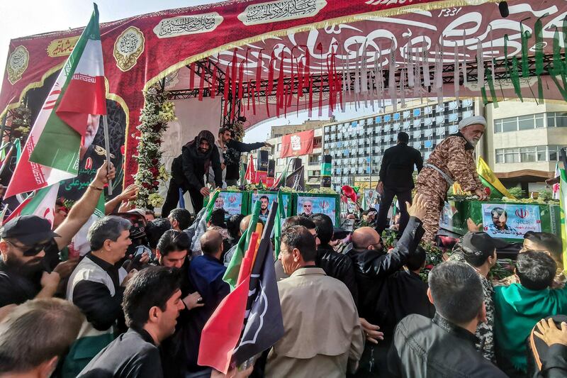 Teheran scende in piazza per i funerali dei "martiri" della guerra dei 12 giorni 14