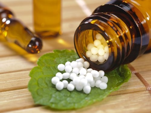 Omeopatia, in Italia sempre più medici prescrivono farmaci naturali
