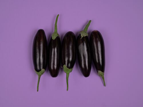 Le melanzane, l'isolamento linguistico e le varianti: sua maestà la caponata siciliana
