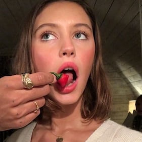 Iris Law, la sexy figlia di Jude Law 5