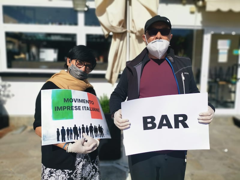 Le partite Iva in piazza contro il governo Conte a Sanremo 14