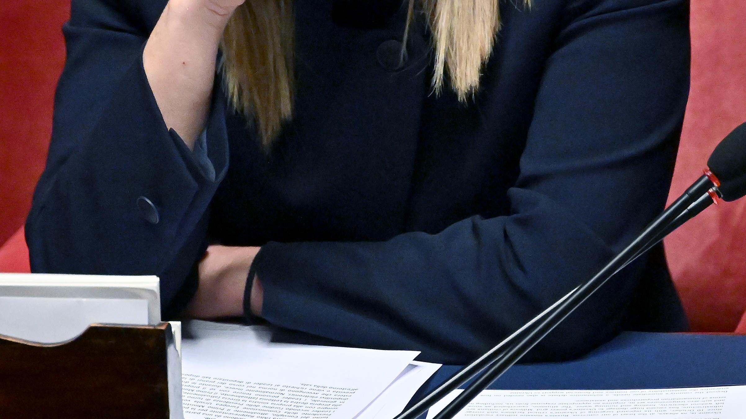 "Diamo il reddito ai russi per ritirarsi?". La Meloni demolisce Conte