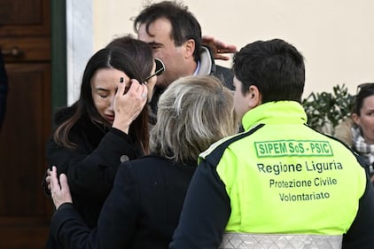 Genova si stringe attorno al dolore dei familiari di Emanuele Galeppini:le esequie della giovane vittima del rogo di Capodanno 3