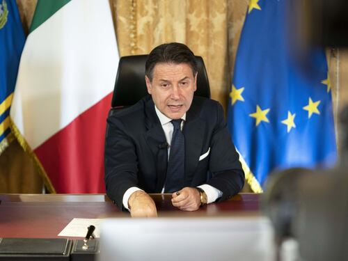 Boom dei contagi: il virus salva Conte