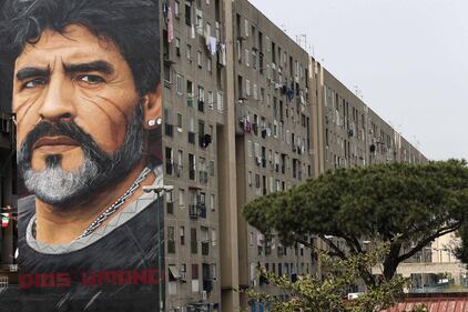 Napoli, maxi murales di Maradona 1