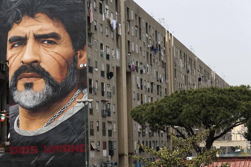 Napoli, maxi murales di Maradona 1
