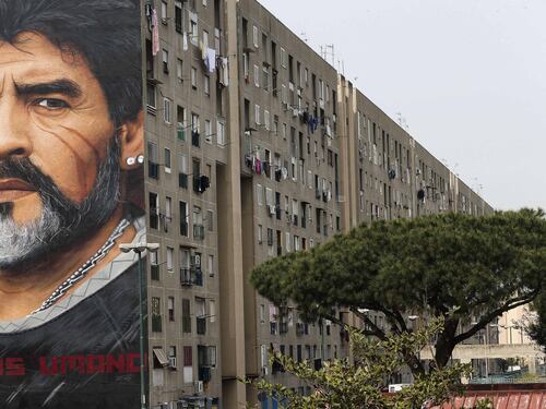 Napoli, maxi murales di Maradona