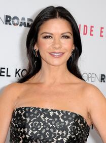 Catherine Zeta Jones, bellezza e fascino da vendere 11