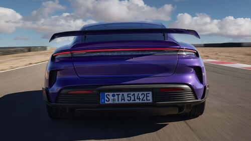 Porsche Taycan Turbo GT, guarda tutte le foto 1