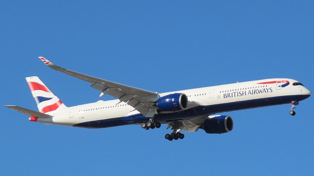 Choc su un volo della British Airways, steward si accascia e muore davanti ai passeggeri