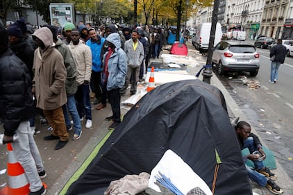 Parigi invasa dai migranti 18