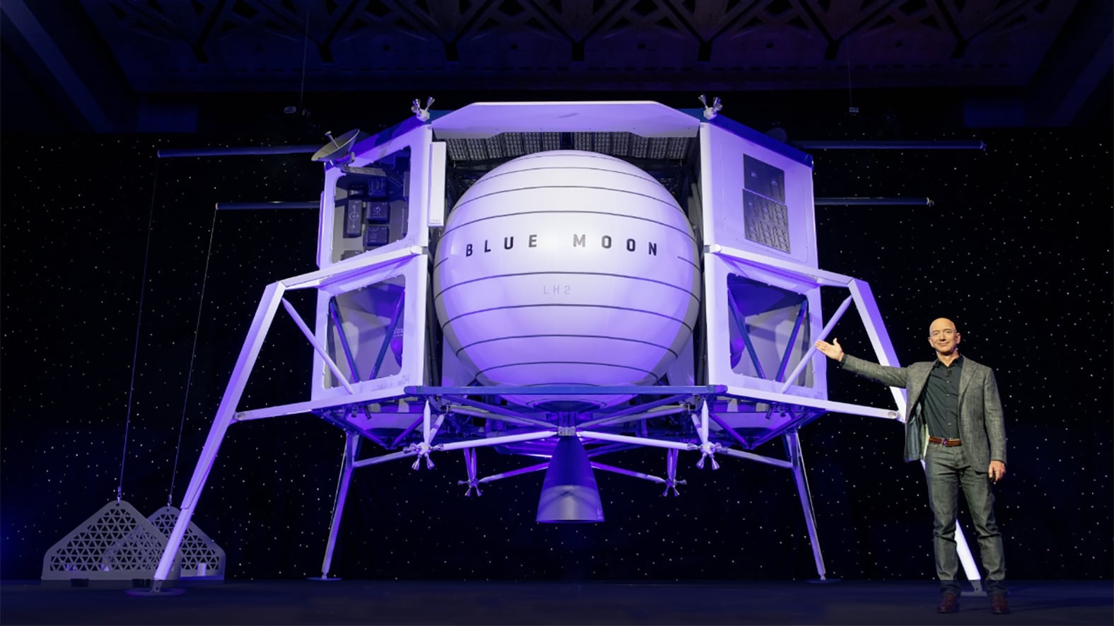 Amazon va sulla Luna: "consegnare" astronauti è l'ultima sfida di Bezos