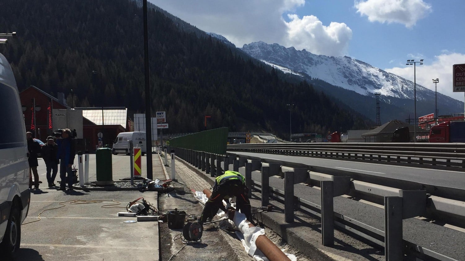 Migranti, la doppia minaccia dell'Austria: "Barriere pure al confine ungherese"
