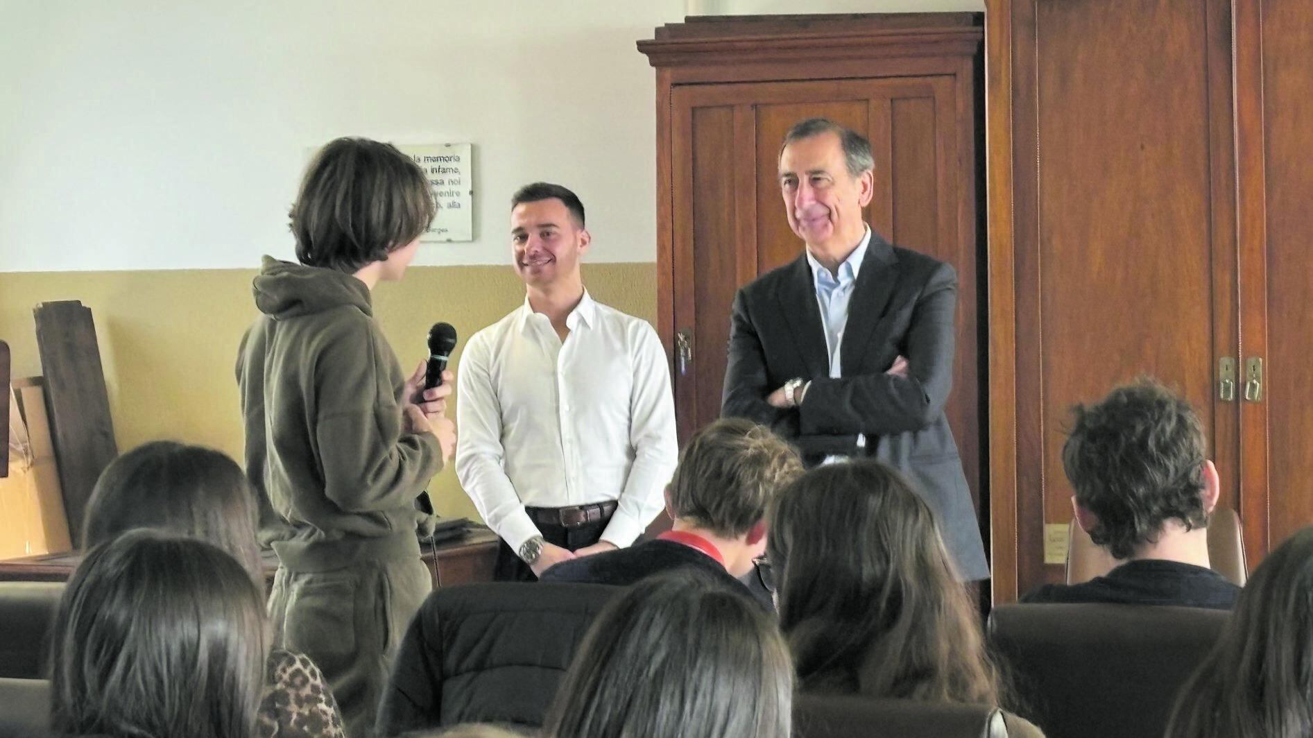Sicurezza e mobilità, i liceali torchiano Sala