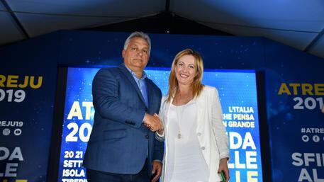 La Meloni si smarca da Orbán: "Non condividiamo molte cose"