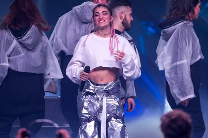Roshelle sexy sulla copertina dell'inedito 27