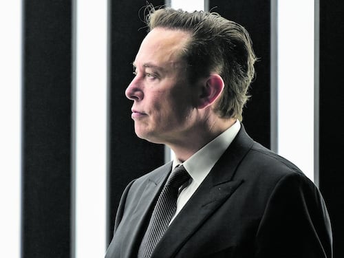 Ma l’Ucraina accusa: “Starlink fuori uso”. Musk contro Zelensky. E la strage continua