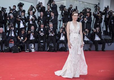 Venezia, attrici sexy sul primo red carpet 8