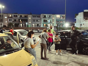 Terremoto nei Campi Flegrei, gente in strada da Pozzuoli a Napoli 1