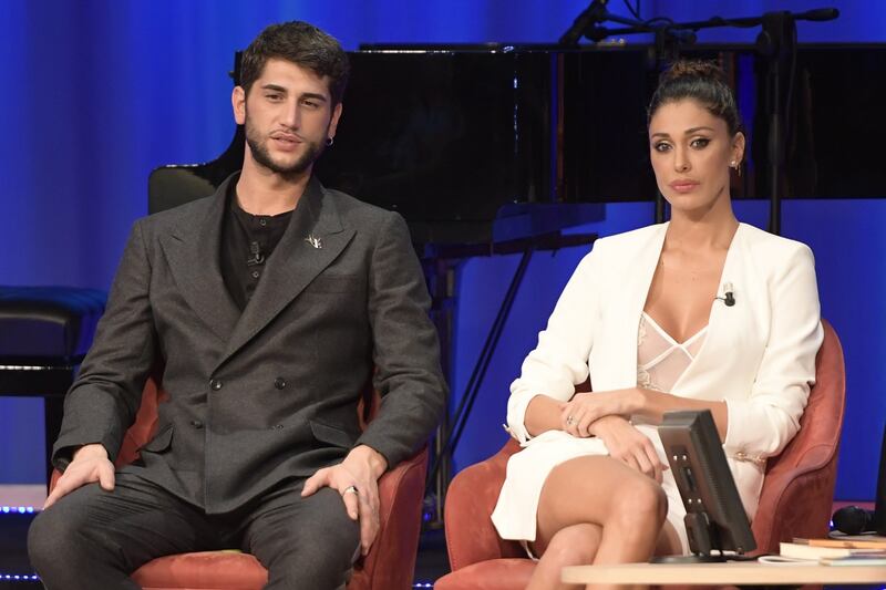 Belen Rodriguez sexy al Maurizio Costanzo Show 9