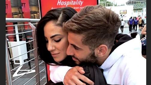 Iannone e la De Lellis escono allo scoperto: il pilota mette Giulia nelle sue storie