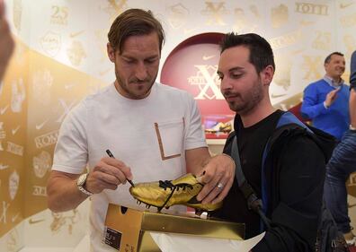 Le nuove scarpe di Totti 8