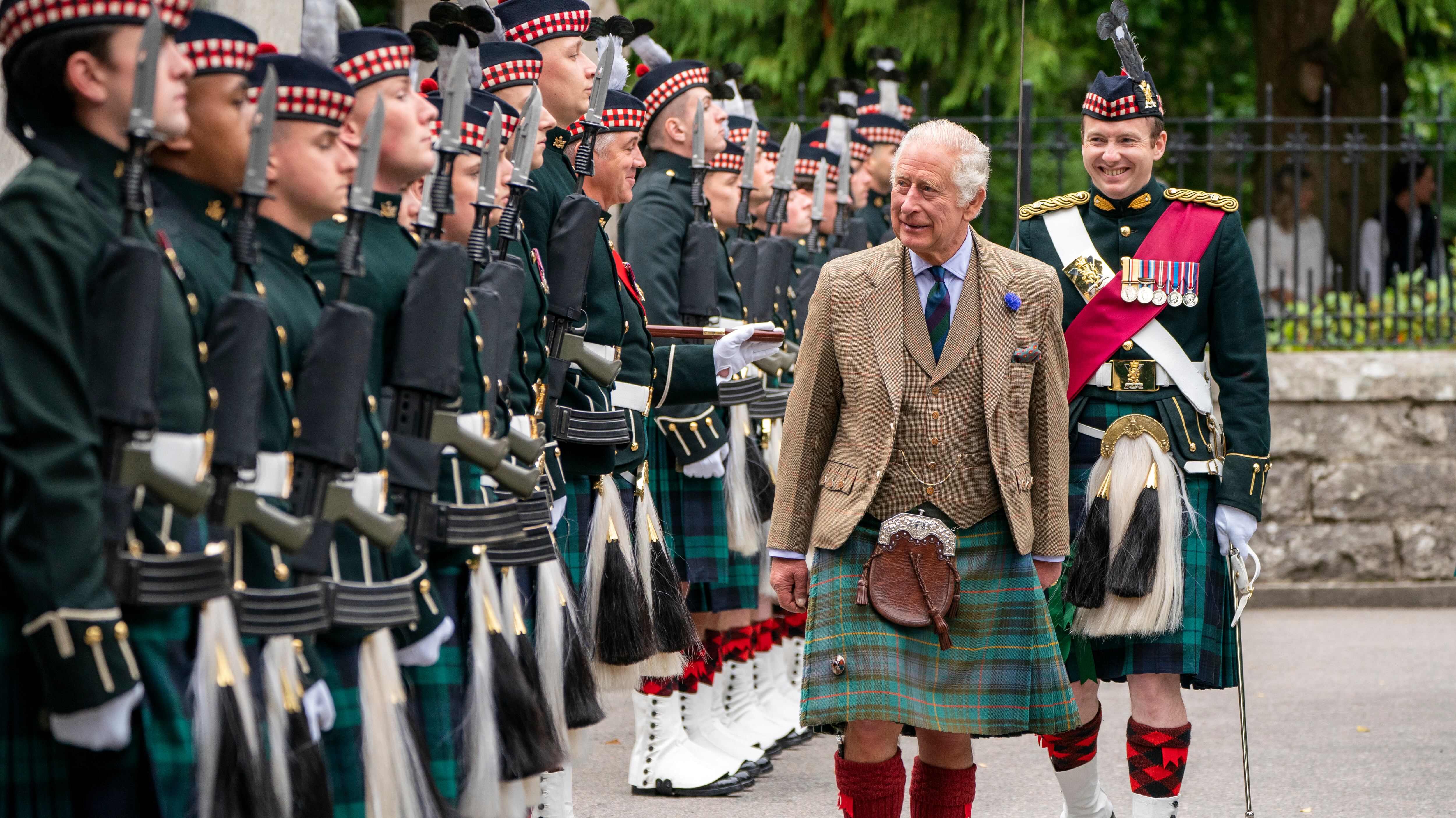 Un tè per 150 sterline. Carlo III apre Balmoral ai turisti, ma William non è d’accordo