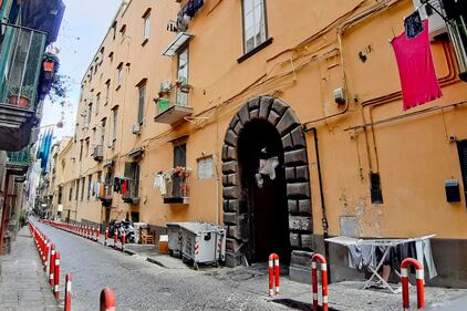 Napoli, occupano la casa di una novantenne abusivamente: ora la ristrutturano 3