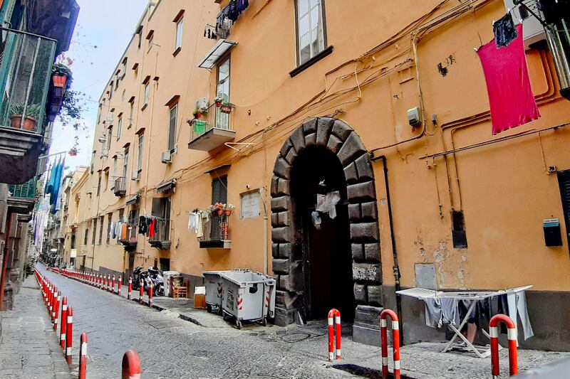 Napoli, occupano la casa di una novantenne abusivamente: ora la ristrutturano 3