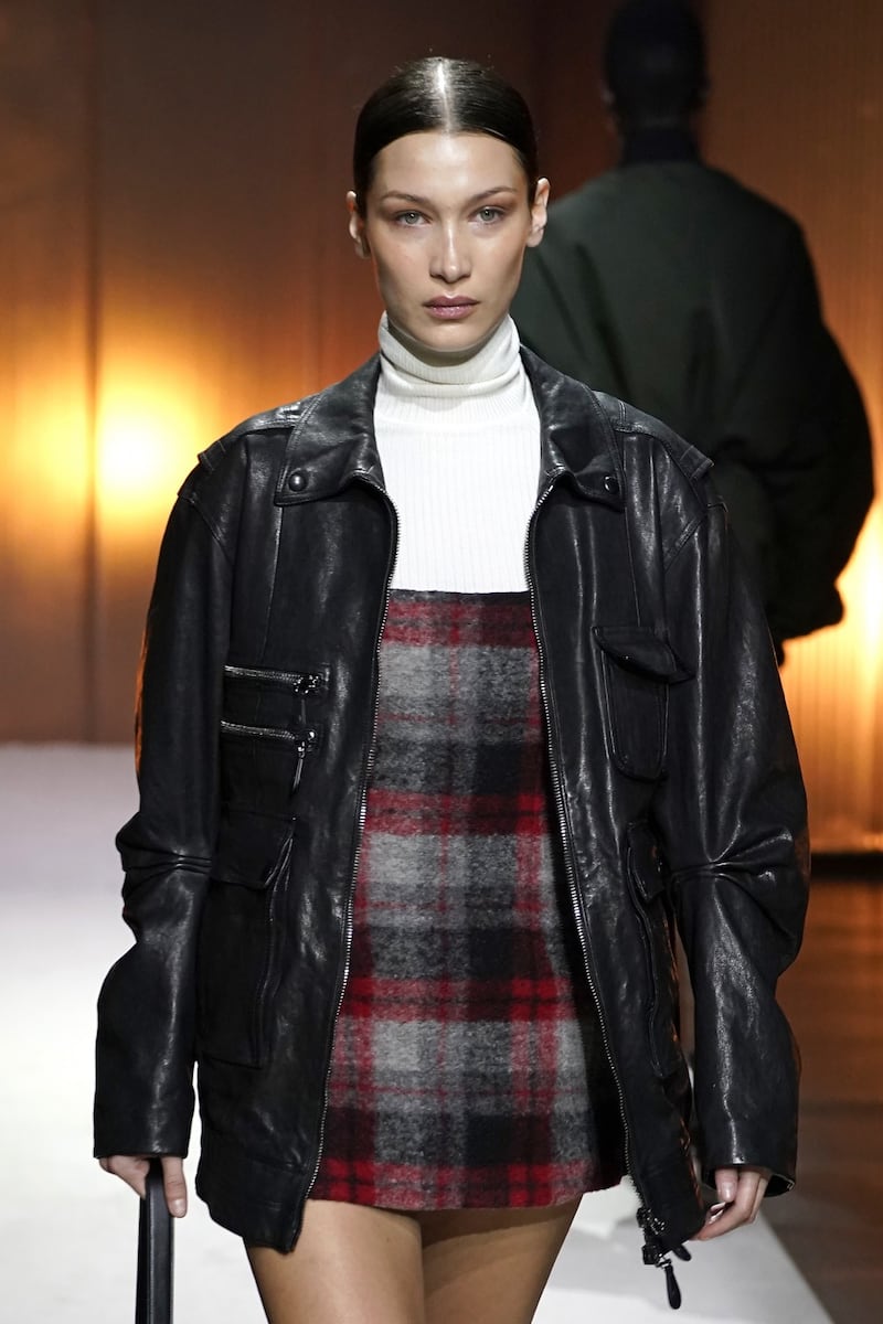 Bella Hadid, le immagini dalle passerelle 12