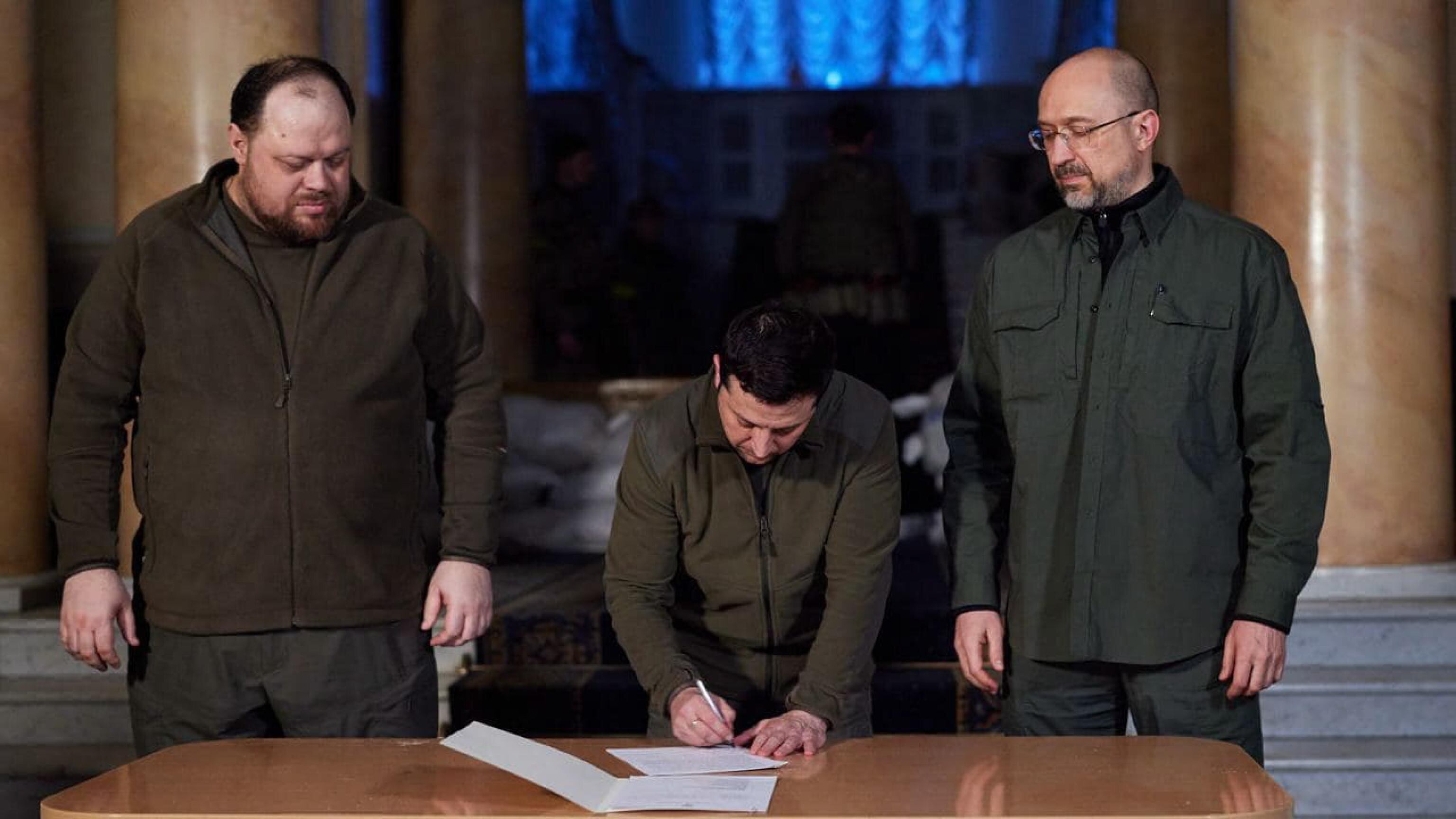 Conte invidia il tavolo di Zelensky, l'utero di Tiziano Ferro e Mosca: quindi, oggi...