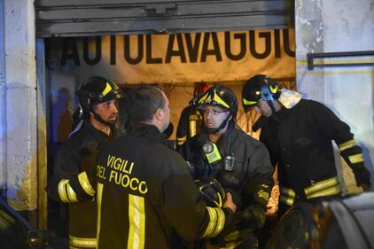 Catania, i soccorsi dopo l'esplosione della palazzina 1