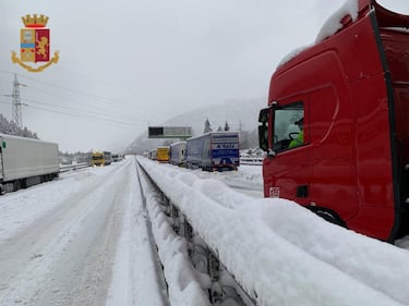 Brennero, le immagini dell'autostrada innevata 3
