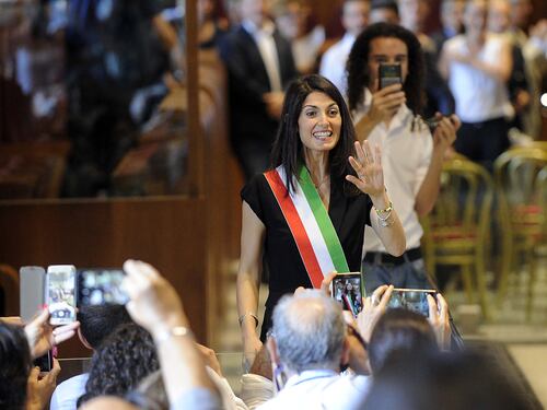 Terremoto sulla Raggi: la procura pronta a indagarla