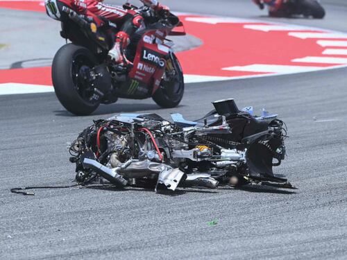 MotoGp, Catalogna maledetta: maxi incidenti per Alex Marquez e Zarco, vince Di Giannantonio