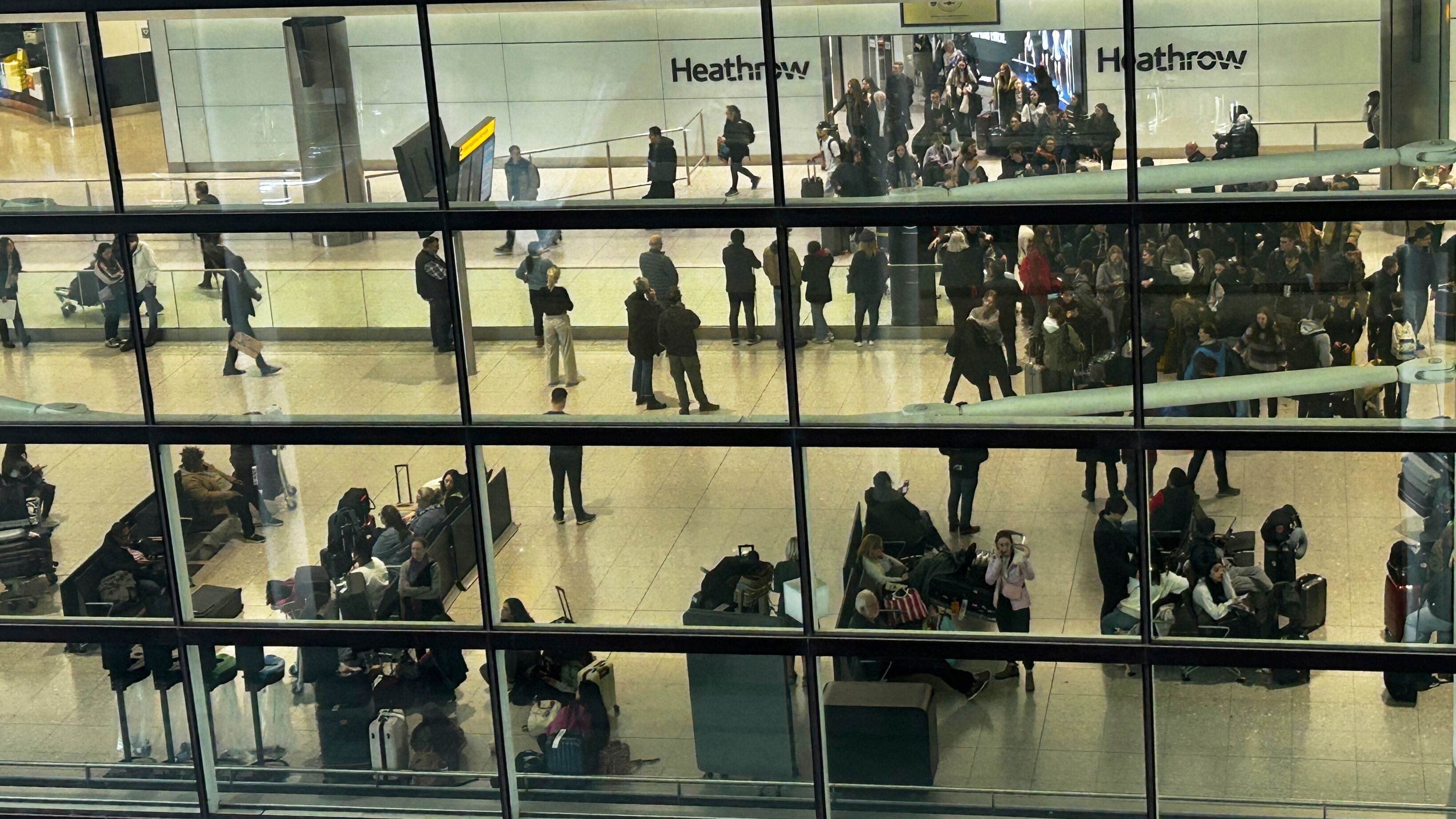 Un attacco hacker blocca gli aeroporti di Londra, Berlino e Bruxelles: cosa sta succedendo