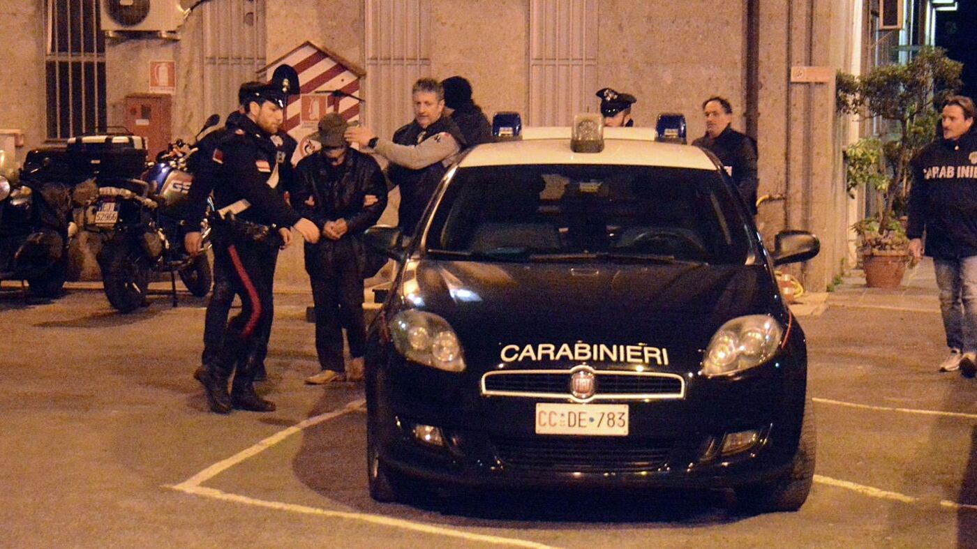 Sorpresa nel sonno e uccisa con 6 accettate sulla testa a Taggia