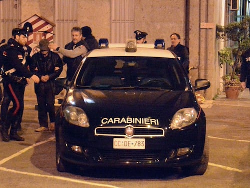 Sorpresa nel sonno e uccisa con 6 accettate sulla testa a Taggia
