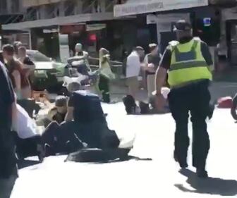 Auto contro la folla a Melbourne, le immagini dell'attacco 2