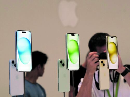 La svolta della Mela con l'intelligenza artificiale. iPhone 16 sarà più smart (ma non tanto in Italia)