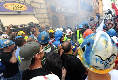 La protesta dell'Alcoa si sposta a Roma 7