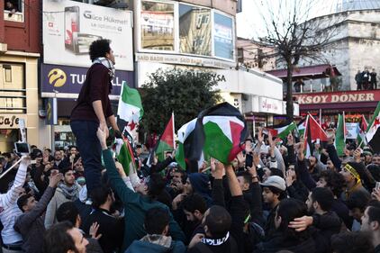 La protesta contro Trump per le strade di Istanbul 12