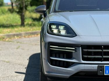 Porsche Cayenne Coupè GT: il video in pillole del super SUV ibrido da 740 CV 5