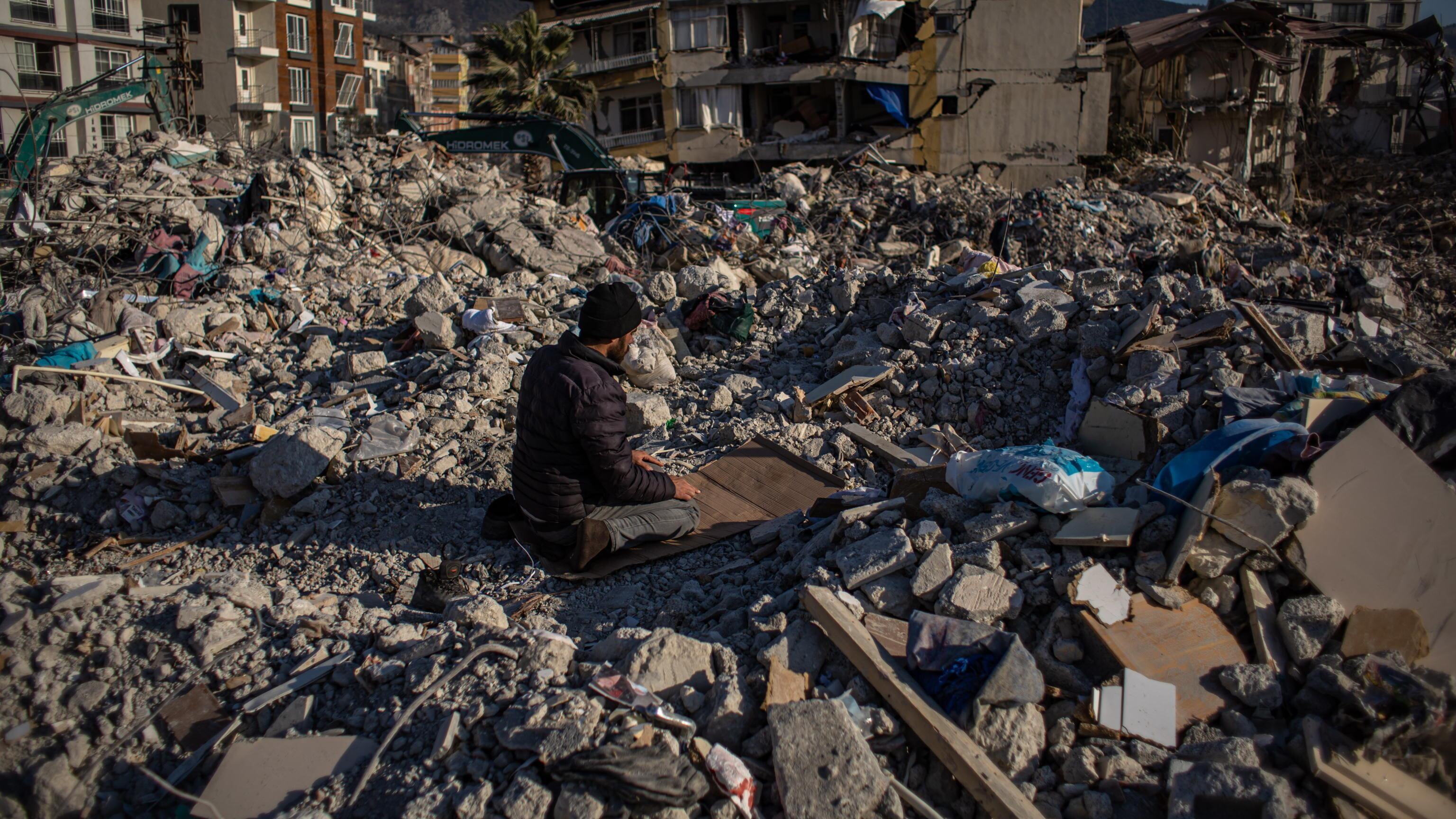 Nuova forte scossa di terremoto tra Turchia e Siria