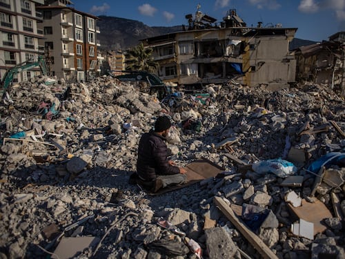 Nuova forte scossa di terremoto tra Turchia e Siria