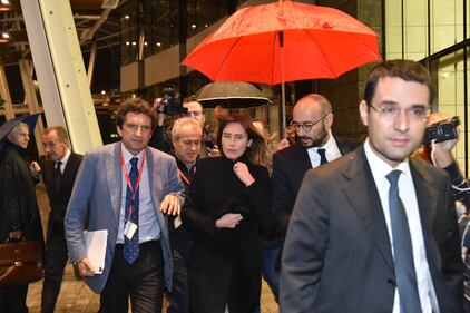 La Boschi con l'ombrellino rosso 3
