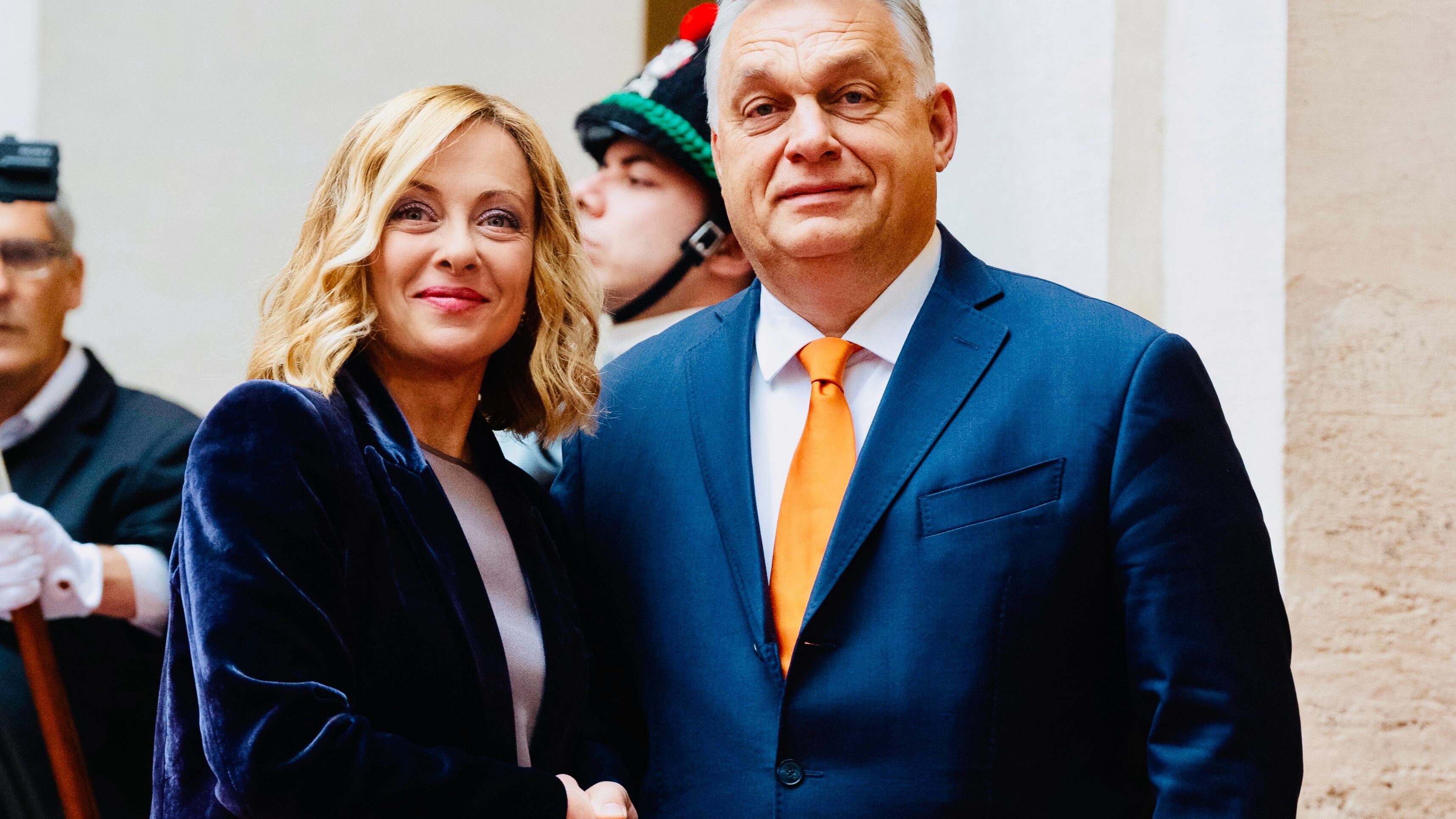 Meloni vede Orbán: dialogo delle destre e nuovi equilibri tra Stati Uniti e Ue